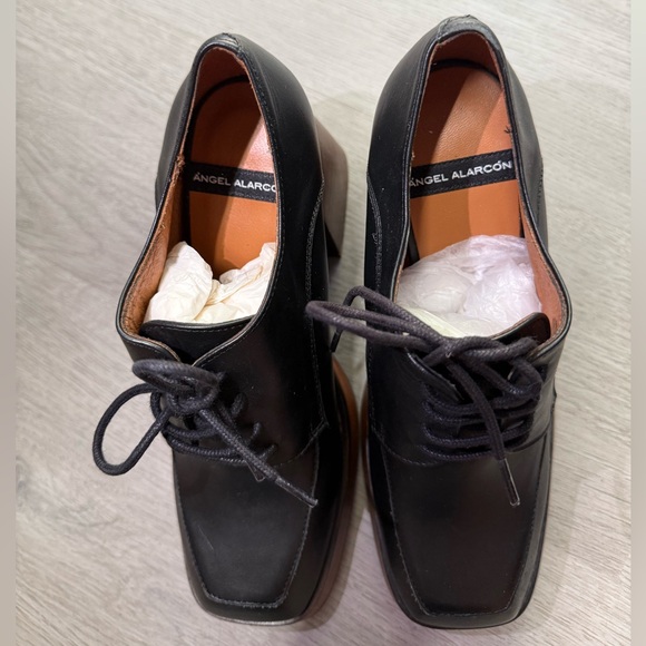 Elegant Black Leather Platform Heels - Picture 3 of 5